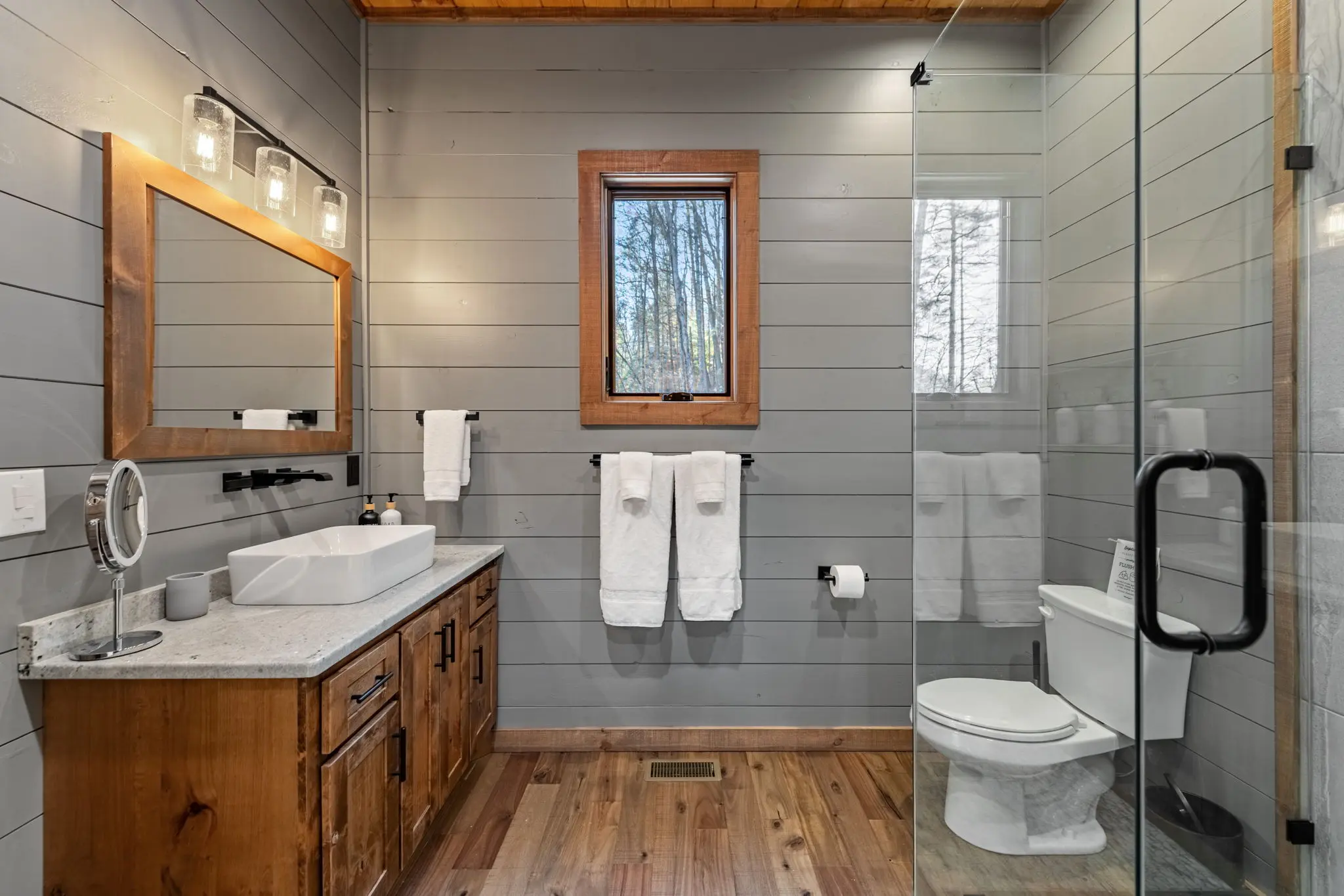 Secondary bedroom ensuite with modern amenities.